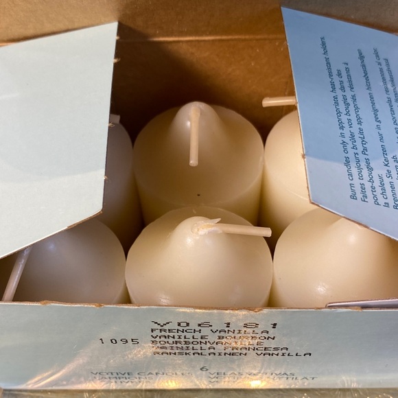 PartyLite French Vanilla Votive Candles in Light Blue Box - Picture 2 of 4